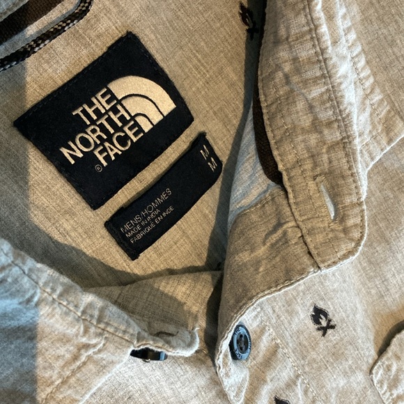 Men’s North Face Short Sleeve Shirt - Picture 4 of 4